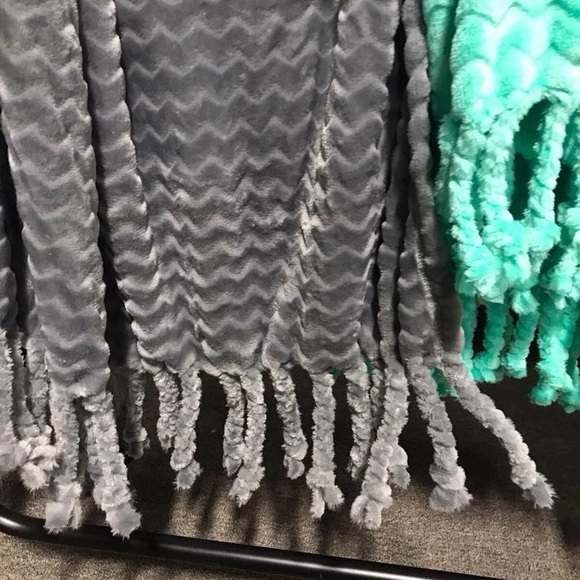 PURPLE Cozy Knit Throw Blanket Home Decor with Fringe - Picture 6 of 10